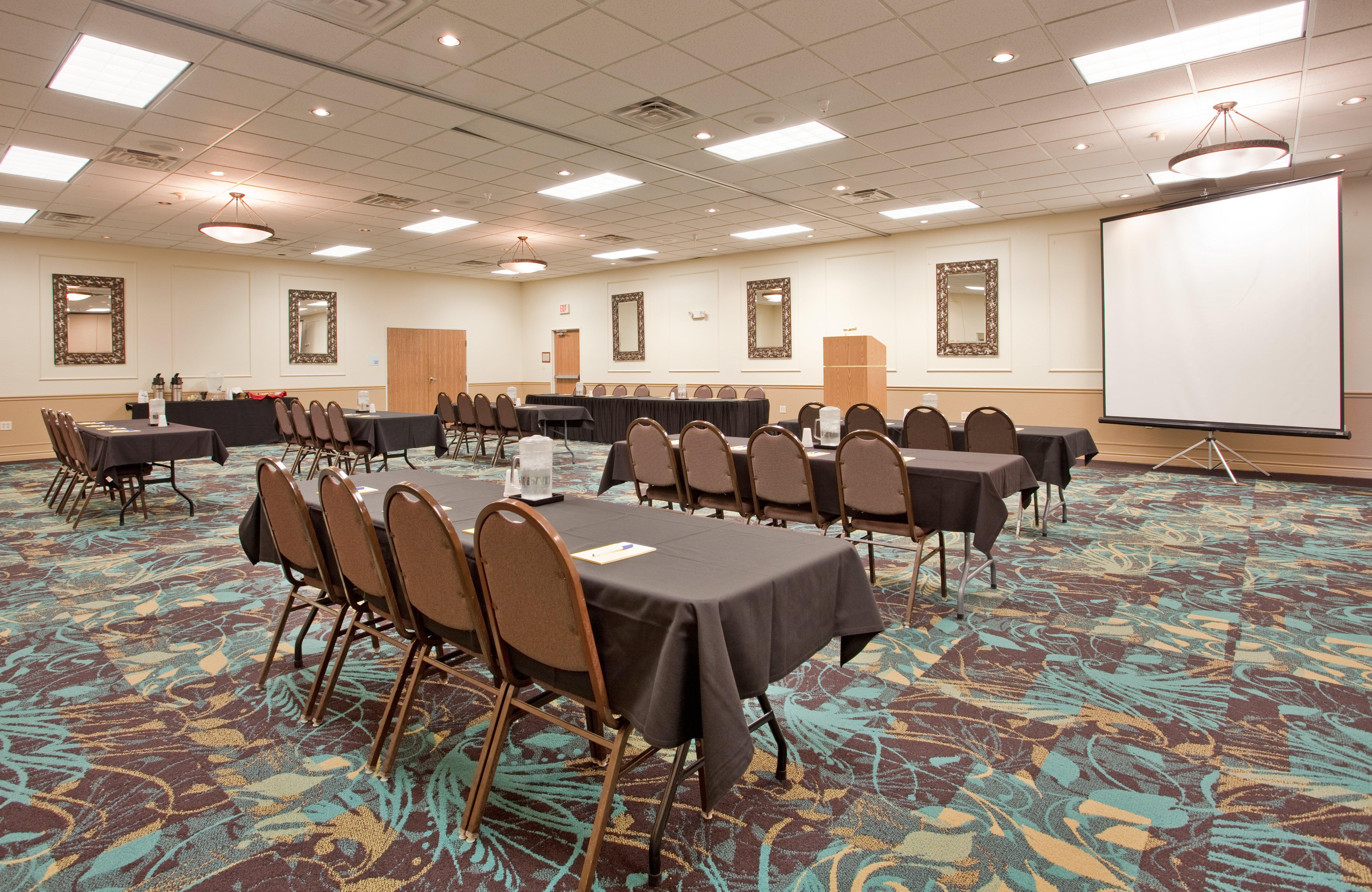 Holiday Inn Express Hotel & Suites Beatrice By Ihg Exterior foto