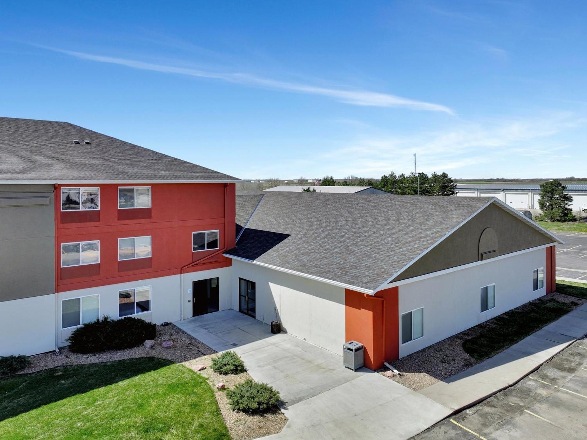 Holiday Inn Express Hotel & Suites Beatrice By Ihg Exterior foto