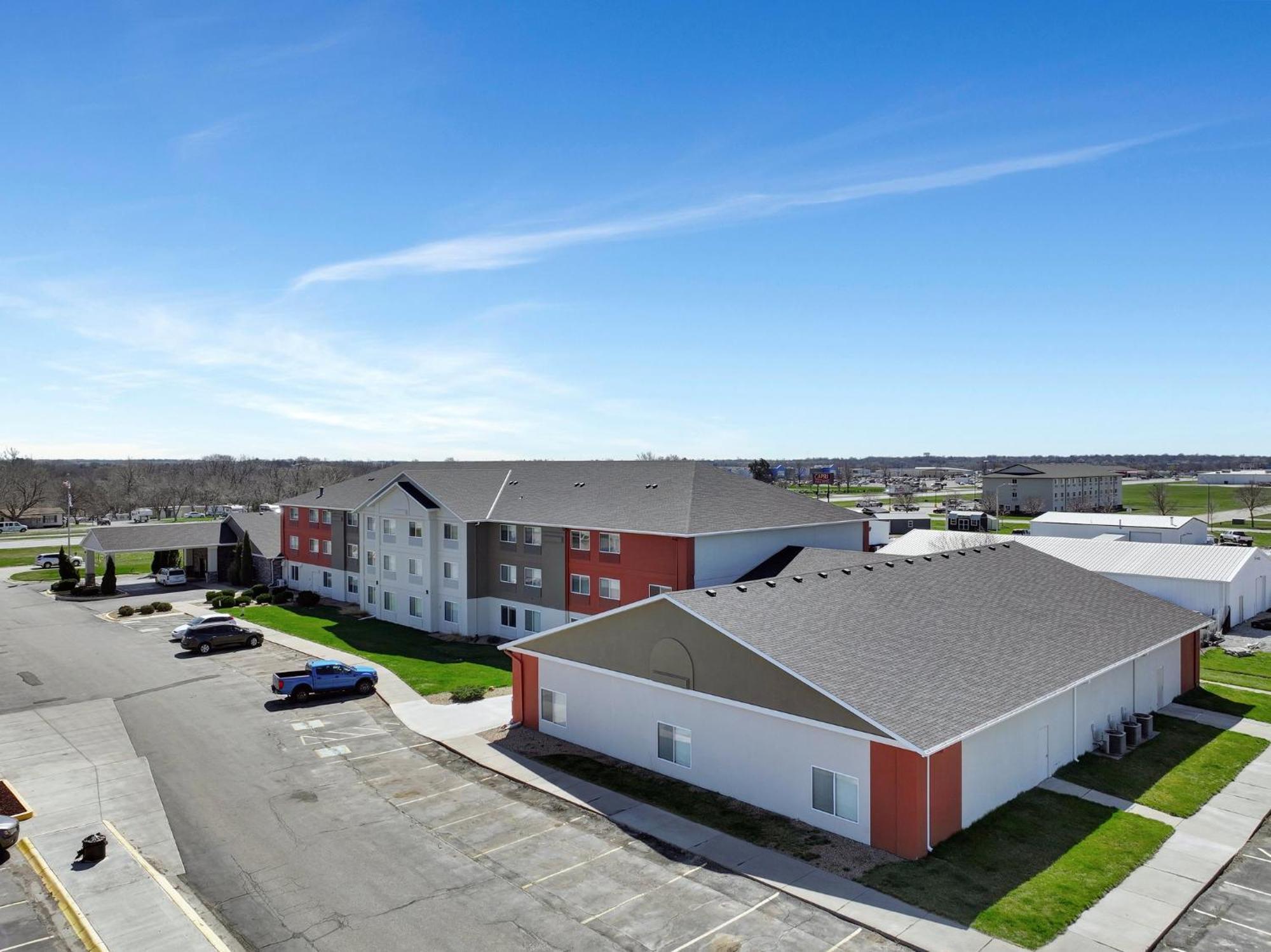 Holiday Inn Express Hotel & Suites Beatrice By Ihg Exterior foto