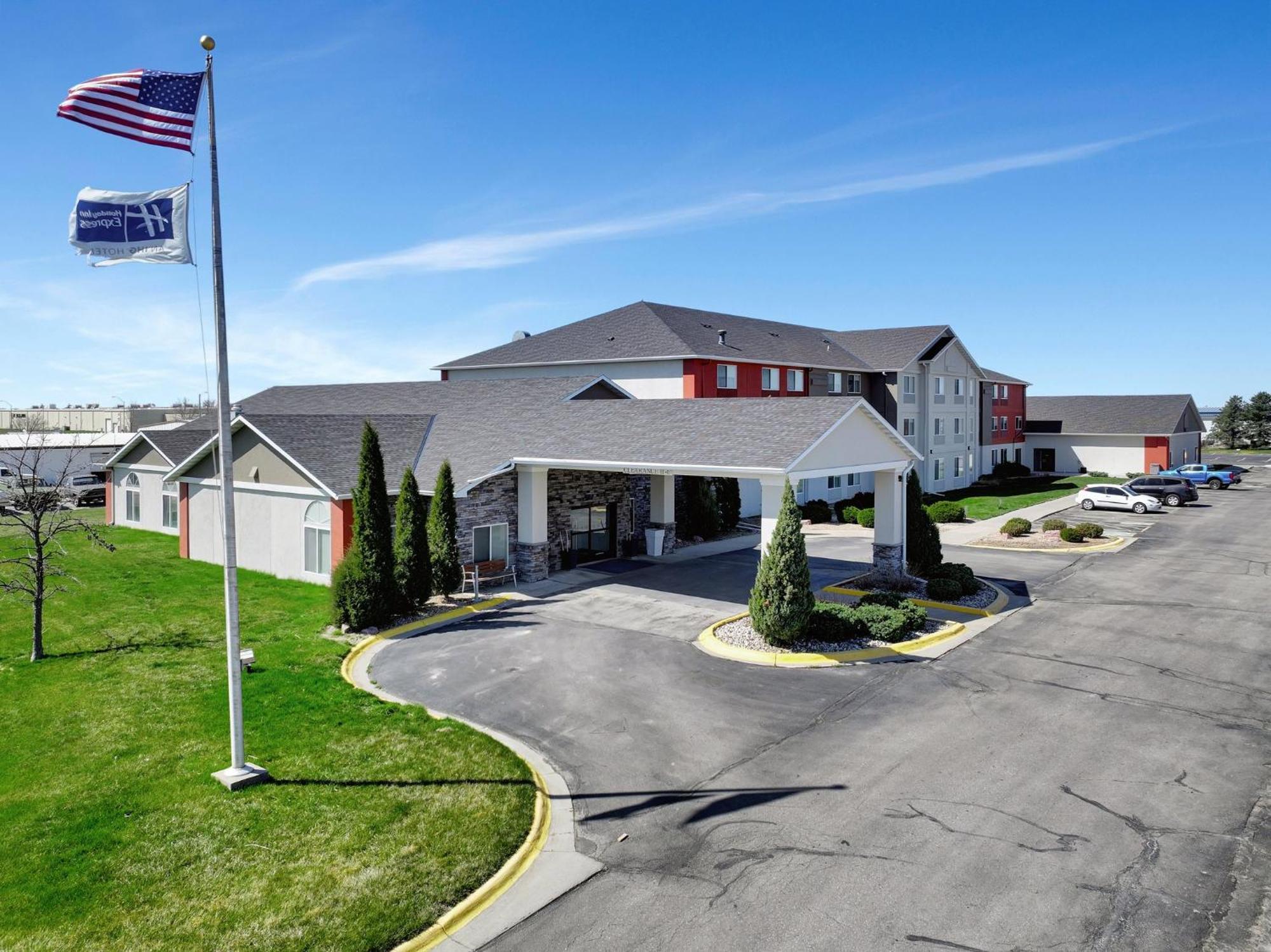 Holiday Inn Express Hotel & Suites Beatrice By Ihg Exterior foto