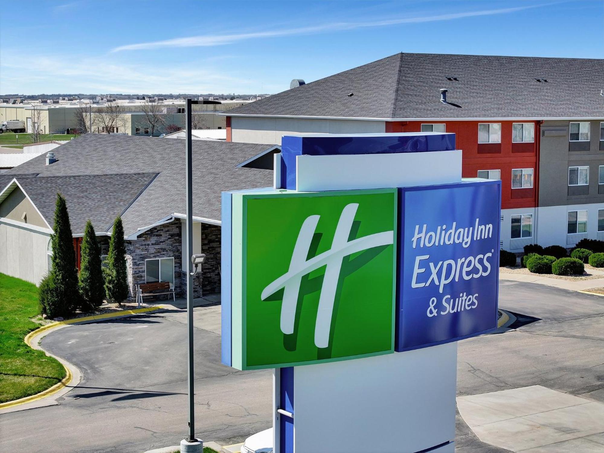 Holiday Inn Express Hotel & Suites Beatrice By Ihg Exterior foto
